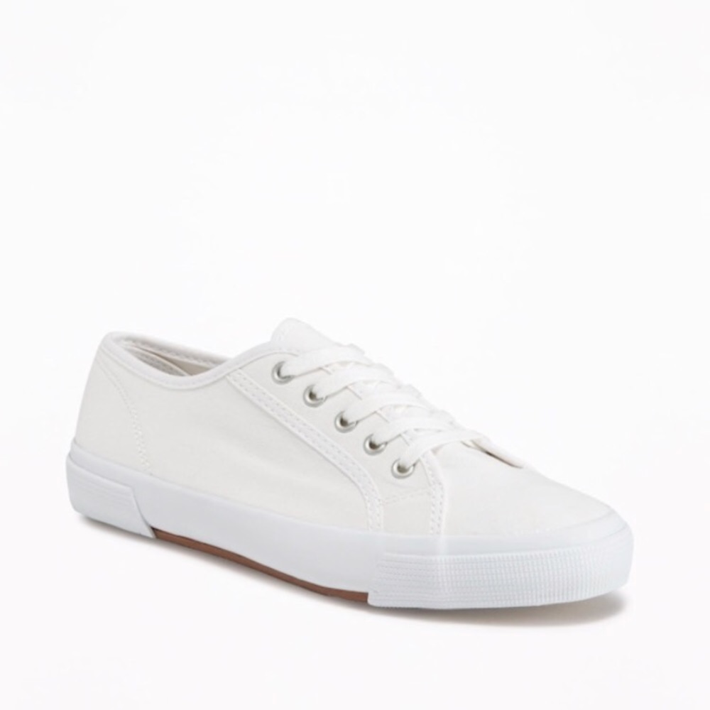 NWOT Old Navy white canvas lace up sneakers
